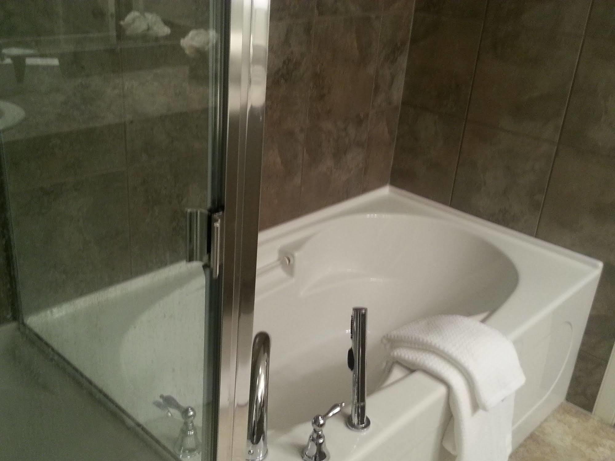 Hotel Pinnacle & Suites Aspen Calgary