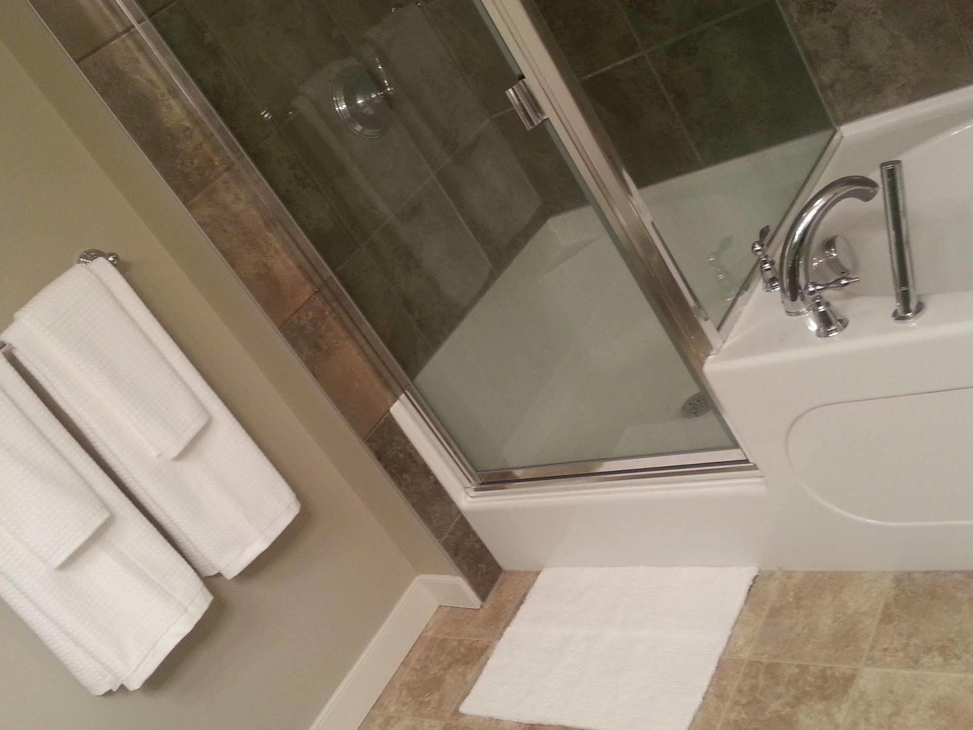 Hotel Pinnacle & Suites Aspen Calgary